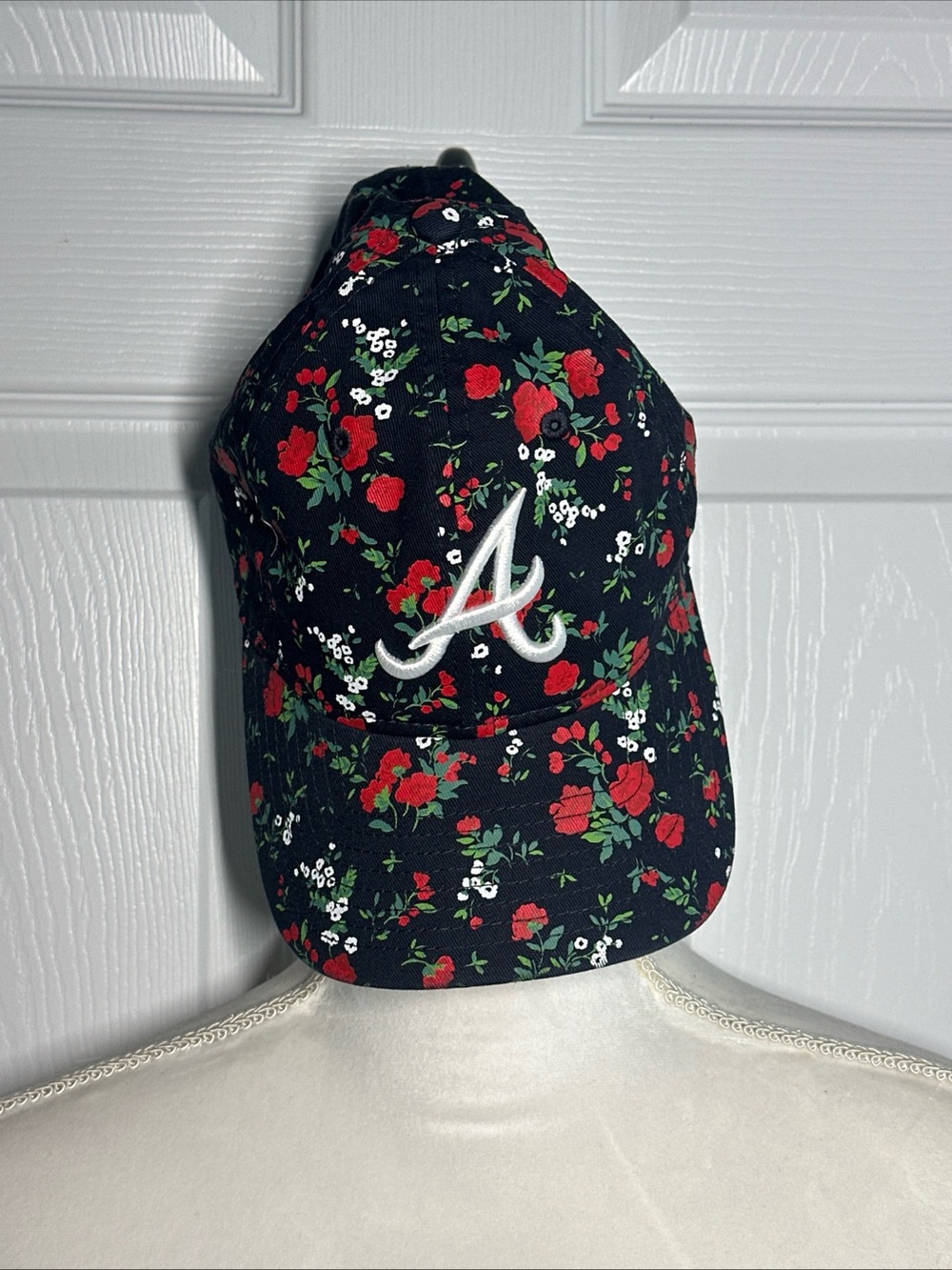 Atlanta Braves New Era 9Twenty Women’s Floral Baseball Hat Adjustable NEW